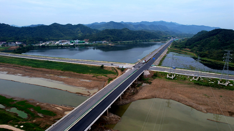 【路橋“競(jìng)”行時(shí)】G530查橋至牛磯段:用心用力加速“皖贛”交通互聯(lián)2